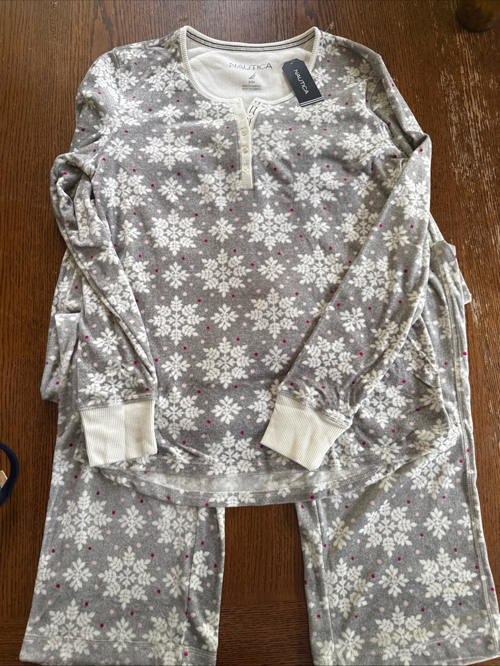 NAUTICA Women's  Sleepwear Snowflakes Fleece Pajama SET So Soft!  Small